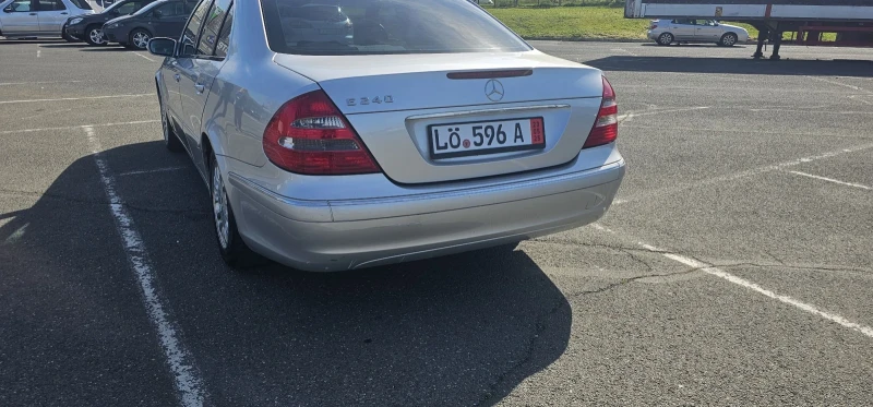 Mercedes-Benz E 240, снимка 10 - Автомобили и джипове - 52392609