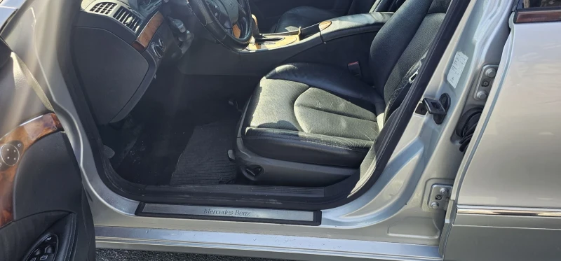 Mercedes-Benz E 240, снимка 4 - Автомобили и джипове - 52392609