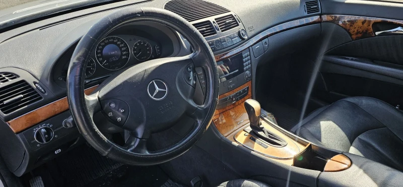 Mercedes-Benz E 240, снимка 6 - Автомобили и джипове - 52392609