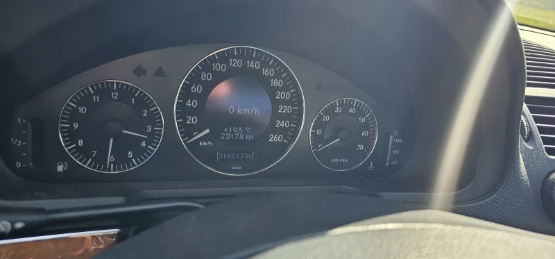 Mercedes-Benz E 240, снимка 5 - Автомобили и джипове - 52392609