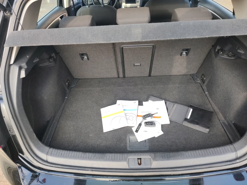 VW Golf VII 1.6 TDI, снимка 10 - Автомобили и джипове - 52696249
