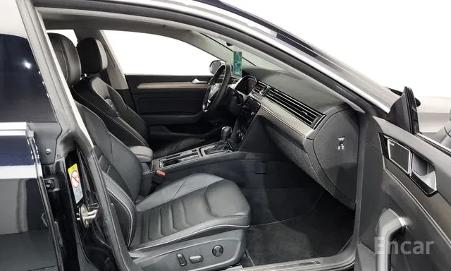 VW Arteon 4MOTION / 360 / HUD / DISTRONIC / ОБДУХ / ЛИЗИНГ, снимка 11 - Автомобили и джипове - 55692995