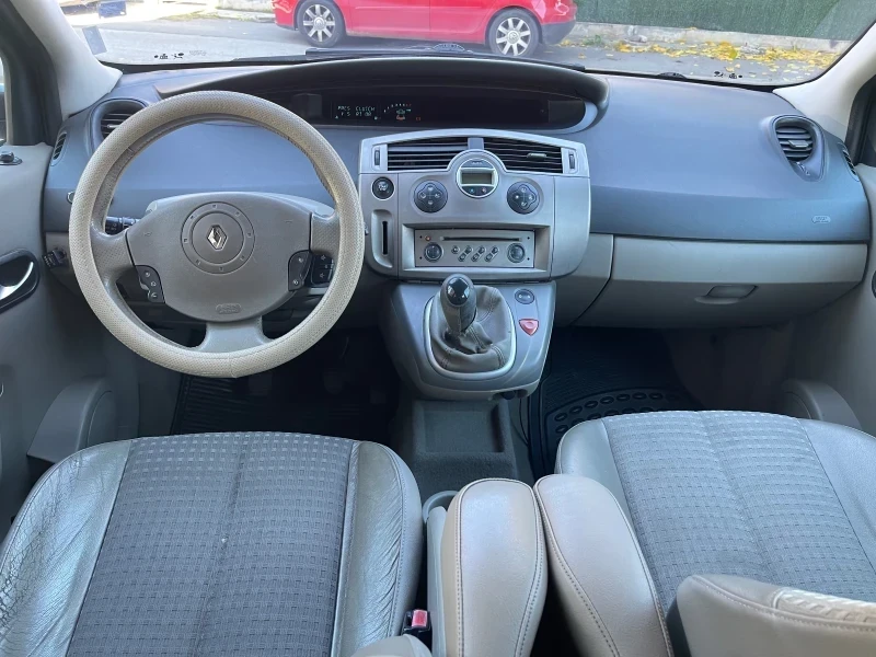 Renault Scenic, снимка 9 - Автомобили и джипове - 55912597