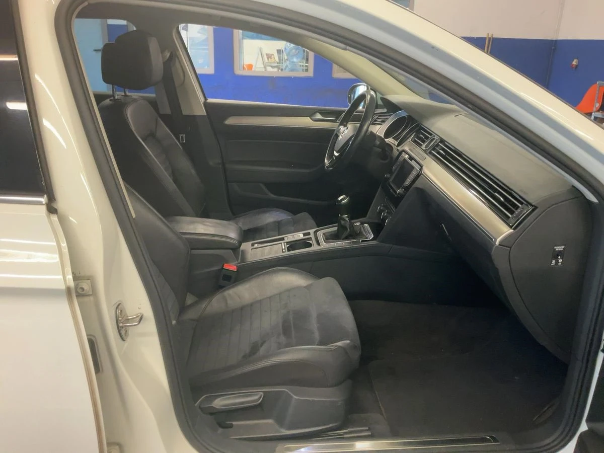 VW Passat 2.0 TDI Highline, снимка 4 - Автомобили и джипове - 53950309