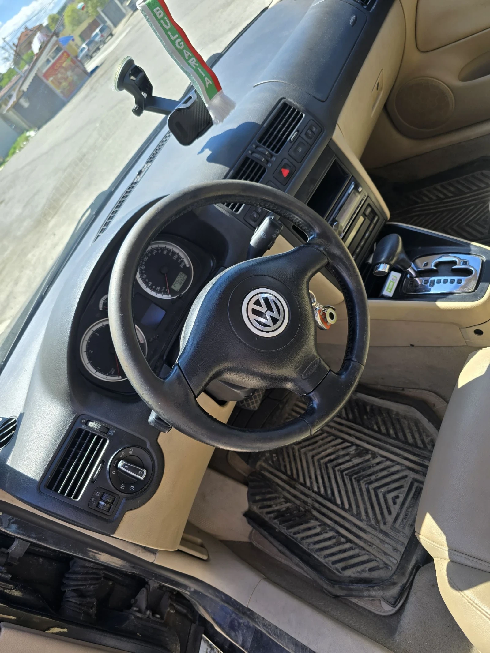 VW Golf TDI, снимка 13 - Автомобили и джипове - 54359144