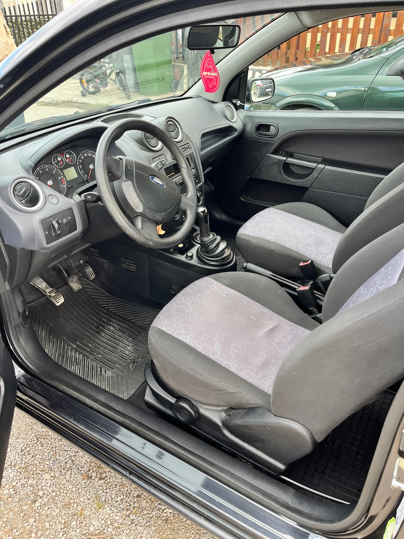 Ford Fiesta 1.3 Бензин Верига, снимка 6 - Автомобили и джипове - 54401170