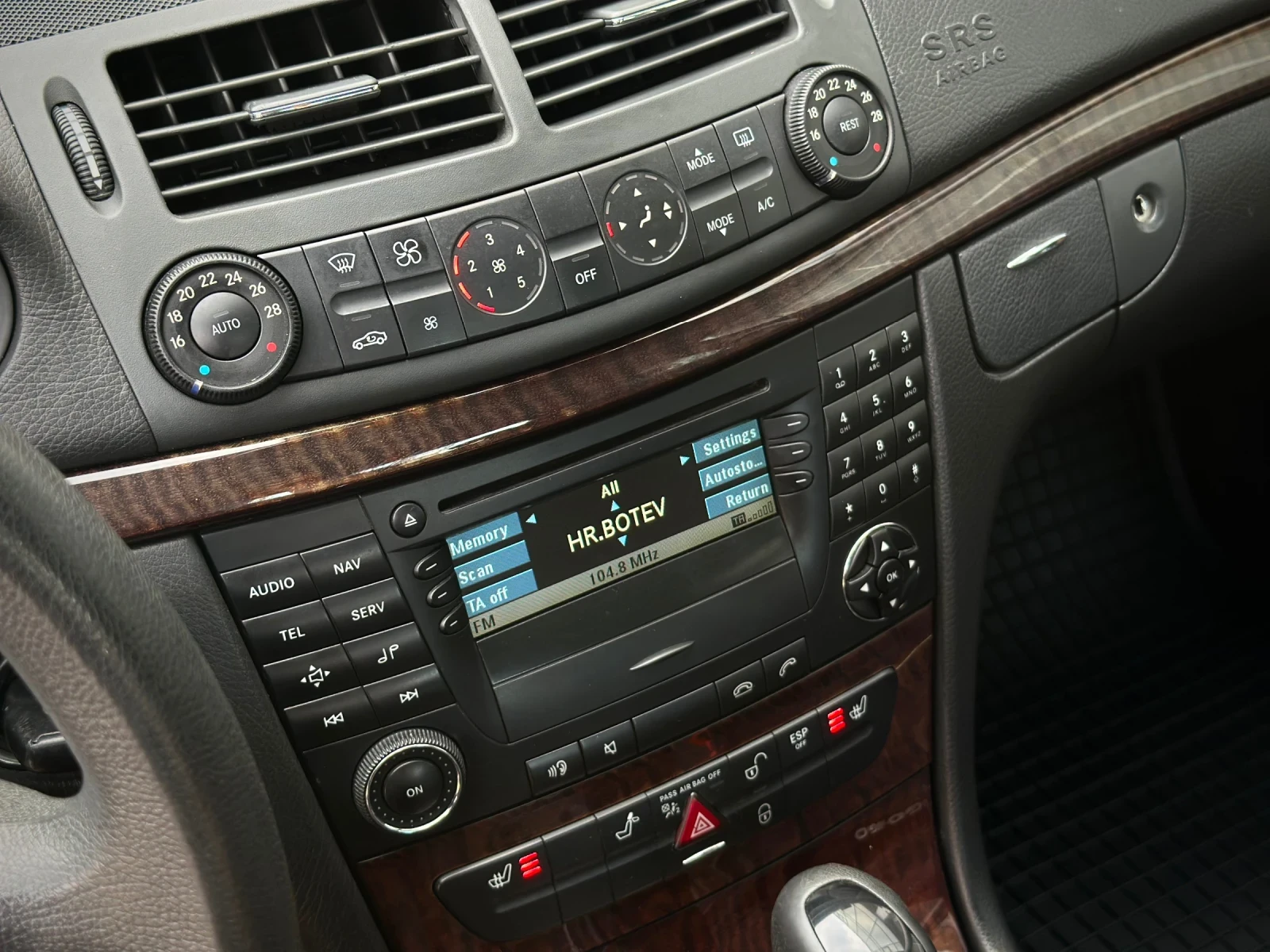 Mercedes-Benz 280, снимка 8 - Автомобили и джипове - 54661114
