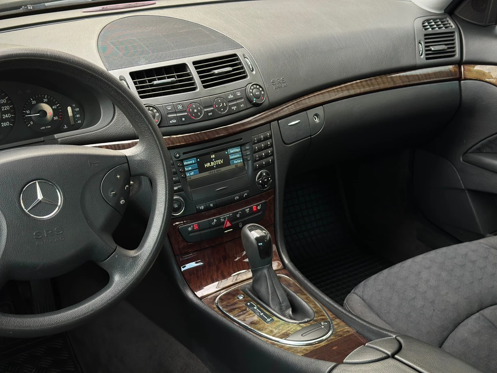 Mercedes-Benz 280, снимка 9 - Автомобили и джипове - 54661114