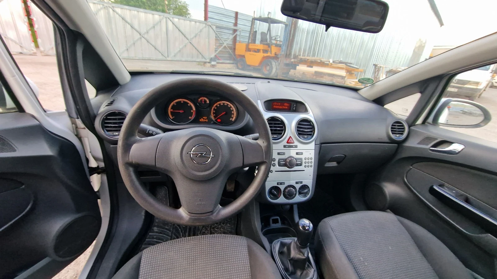 Opel Corsa Euro 5, 75 к.с., снимка 8 - Автомобили и джипове - 54682109