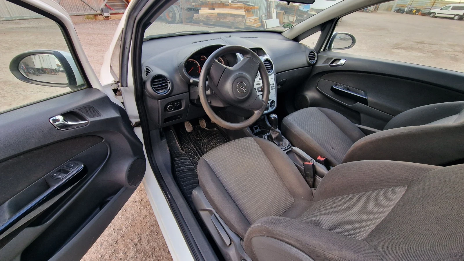 Opel Corsa Euro 5, 75 к.с., снимка 7 - Автомобили и джипове - 54682109