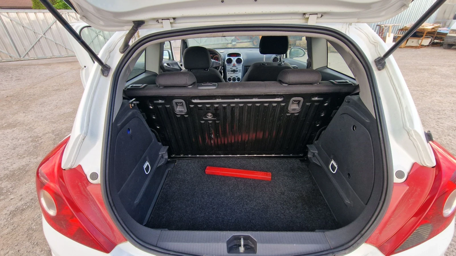 Opel Corsa Euro 5, 75 к.с., снимка 11 - Автомобили и джипове - 54682109