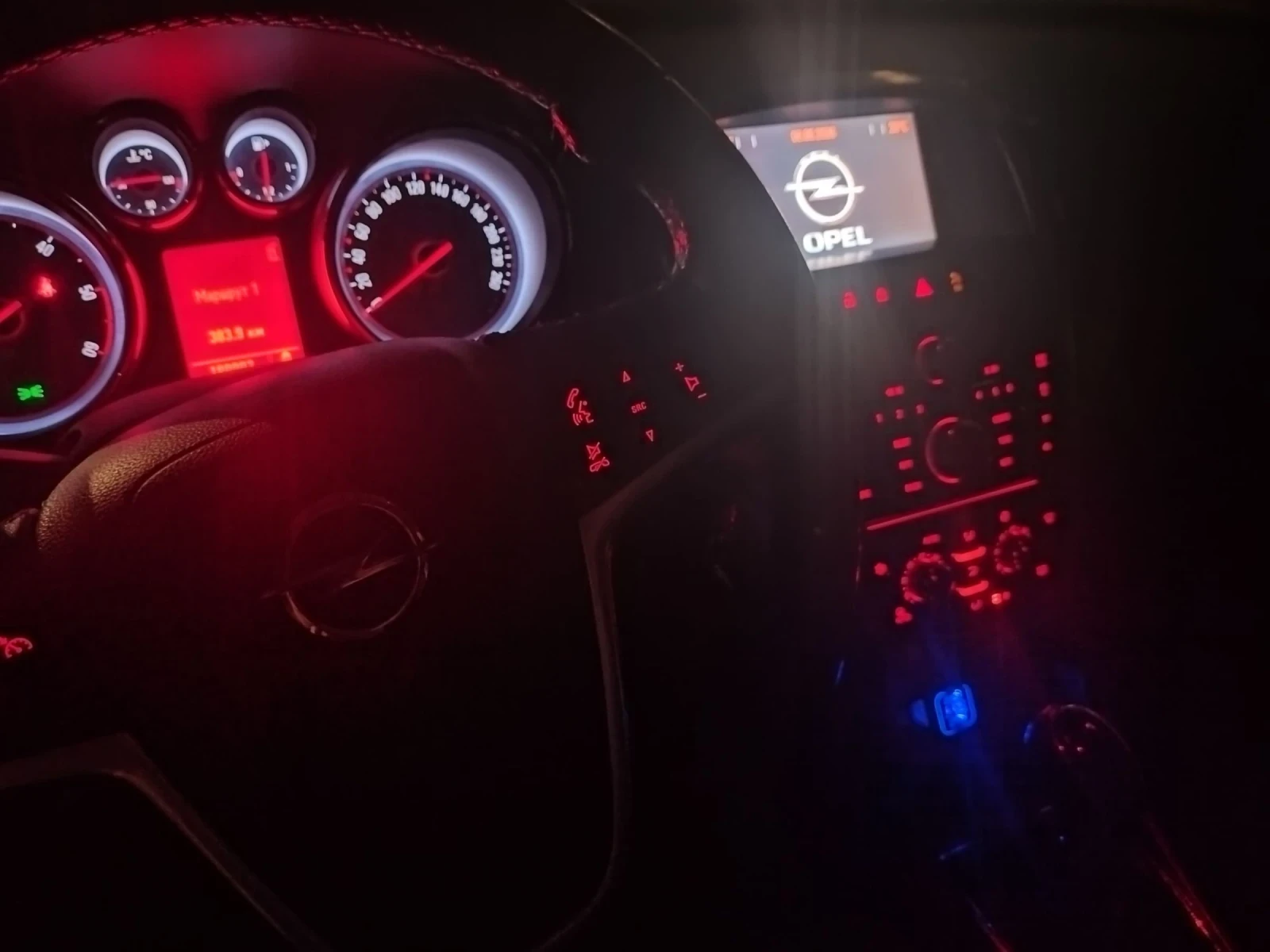 Opel Astra 1.7 CDTI Cosmo, снимка 8 - Автомобили и джипове - 54832483