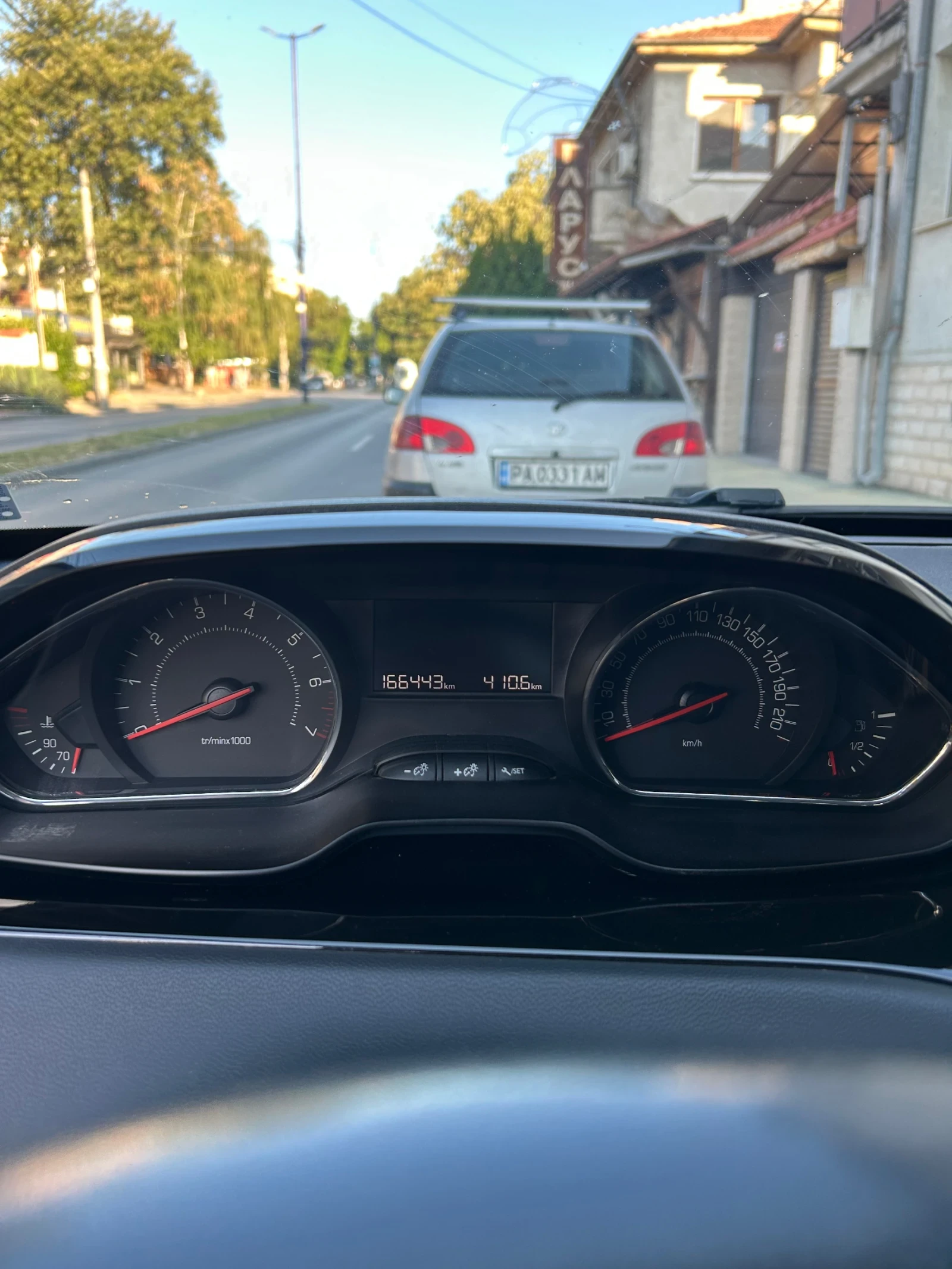 Peugeot 208, снимка 7 - Автомобили и джипове - 55423503
