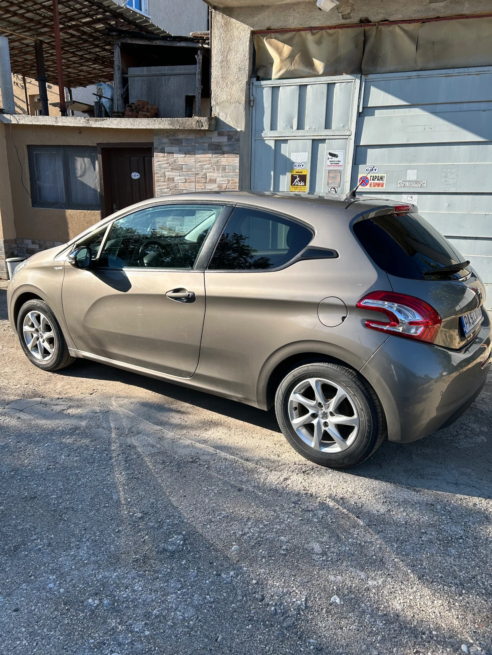 Peugeot 208, снимка 13 - Автомобили и джипове - 55423503