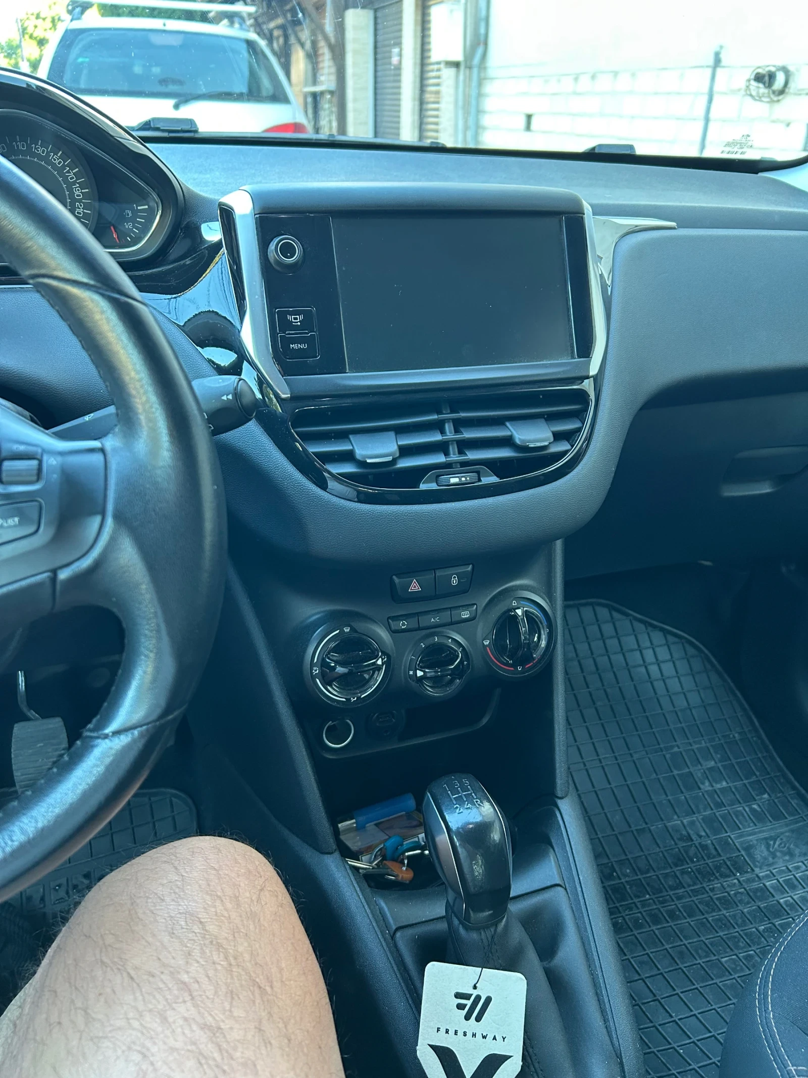 Peugeot 208, снимка 6 - Автомобили и джипове - 55423503