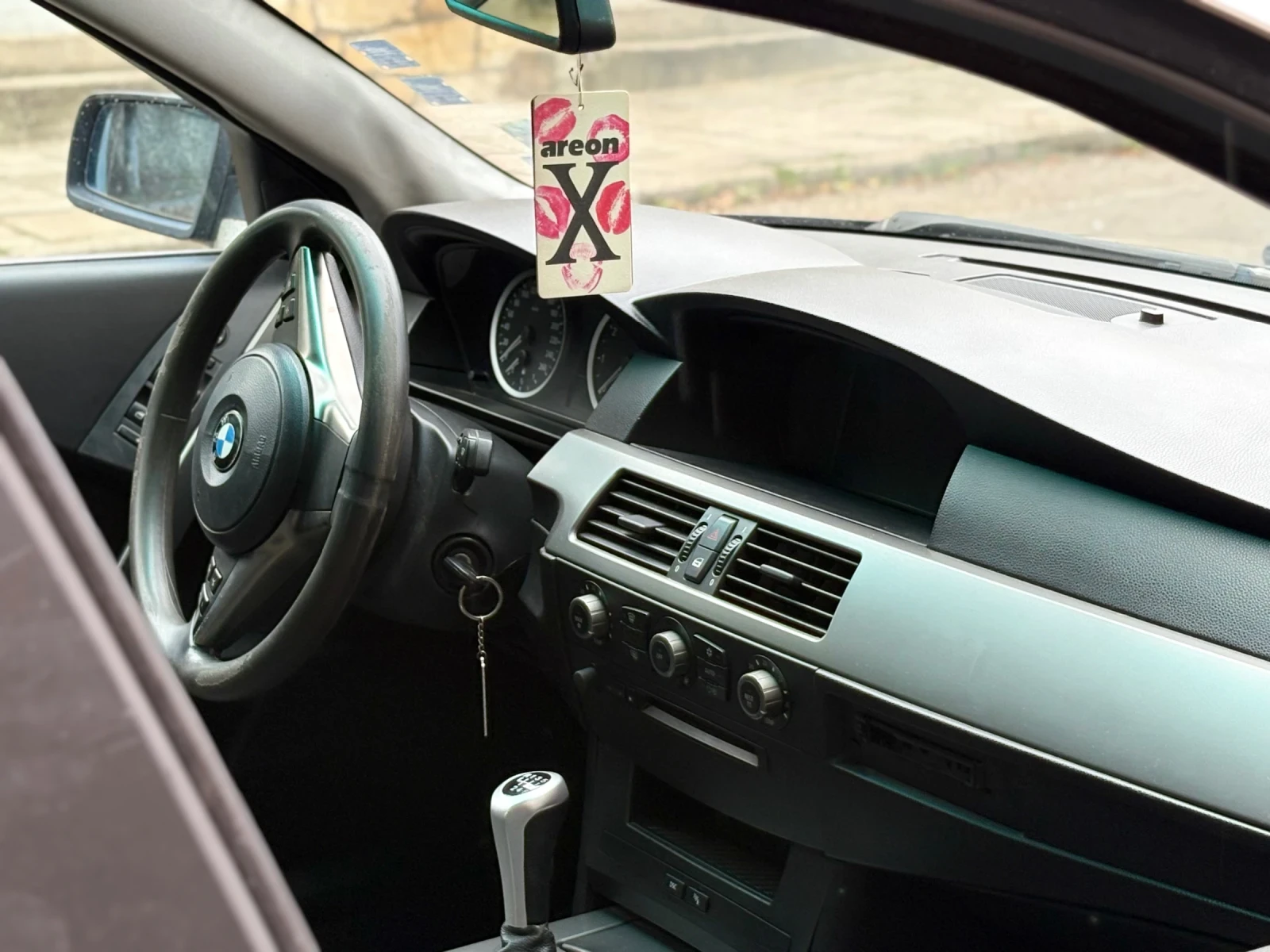 BMW 520 2.0i 170 hp, снимка 14 - Автомобили и джипове - 55702120
