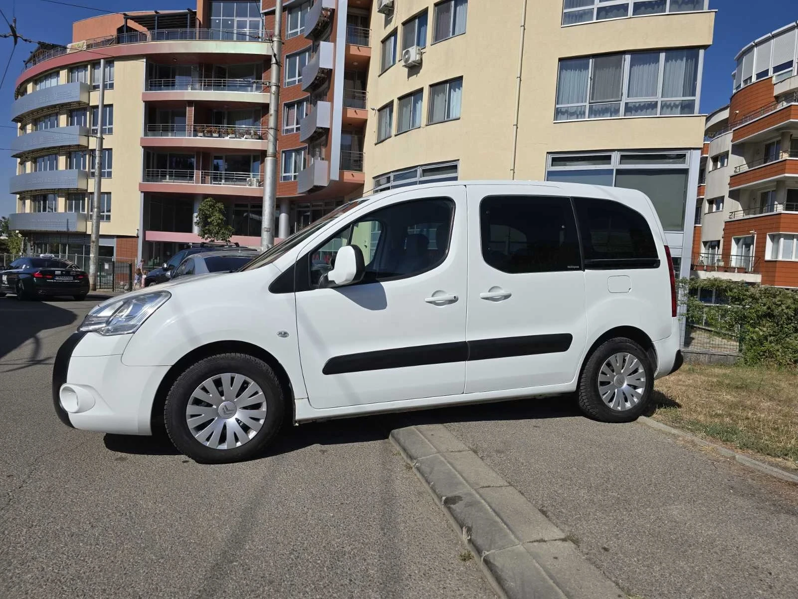 Citroen Berlingo 1.6HDI Multispace, снимка 8 - Автомобили и джипове - 56185757