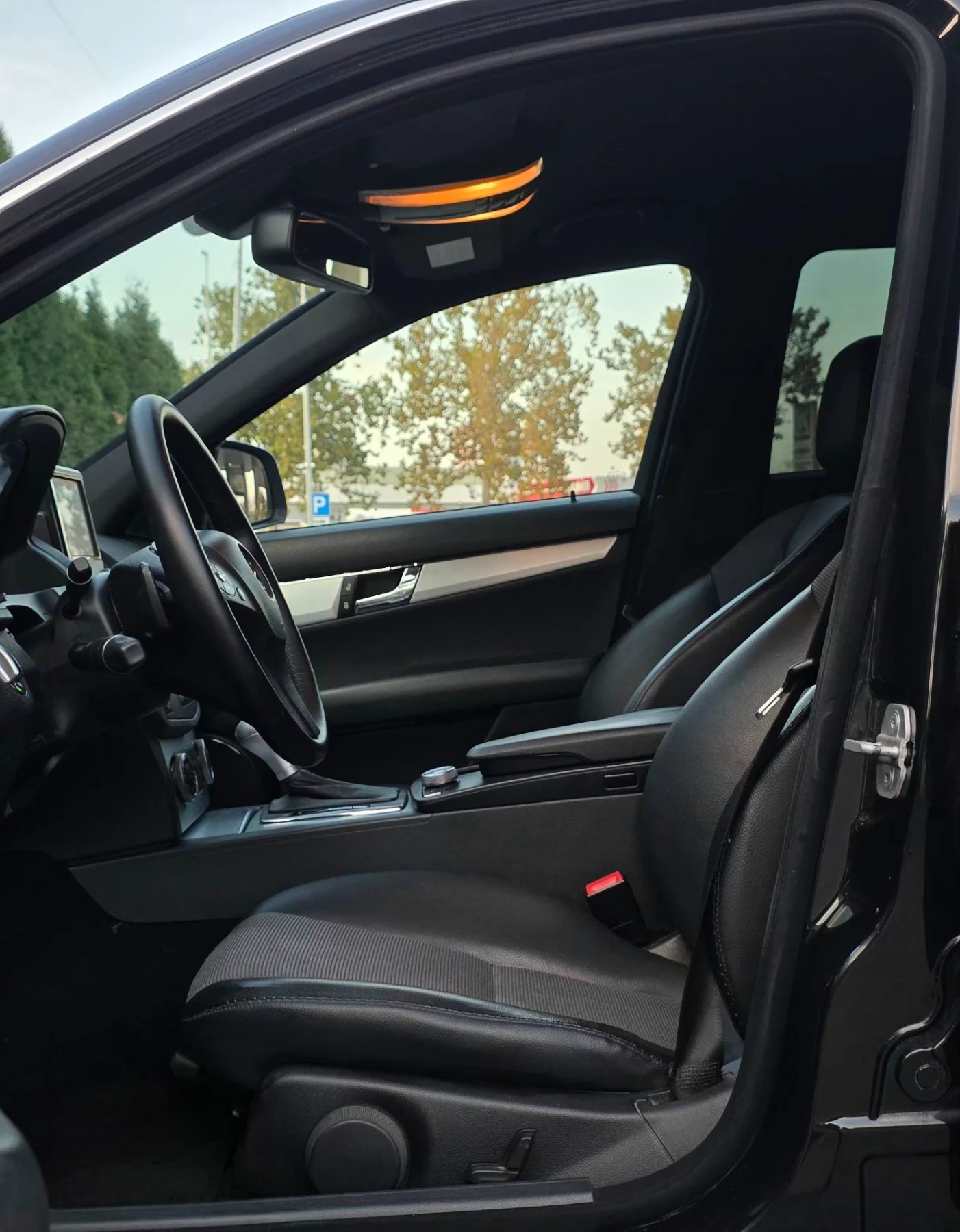 Mercedes-Benz C 320 AMG/4-MATIC, снимка 5 - Автомобили и джипове - 56630332