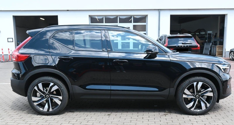 Volvo XC40 B4 AWD = Dark= Distronic Гаранция, снимка 5 - Автомобили и джипове - 49126460