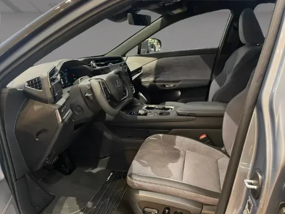 Lexus RZ 500е Luxury = NEW = Гаранция, снимка 5 - Автомобили и джипове - 55638699