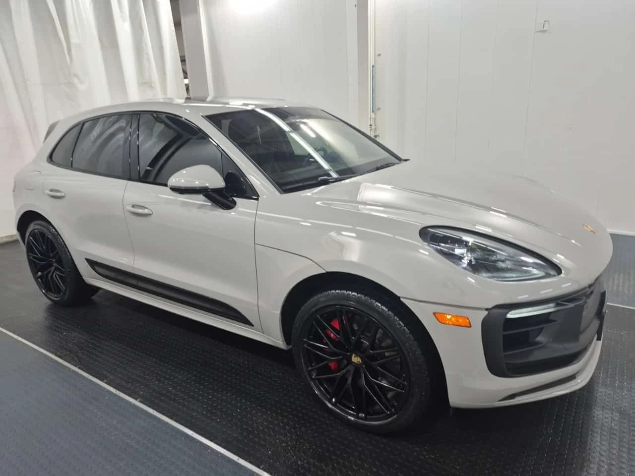 Porsche Macan GTS * CARFAX * Един собственик * Без инциденти *  - изображение 2