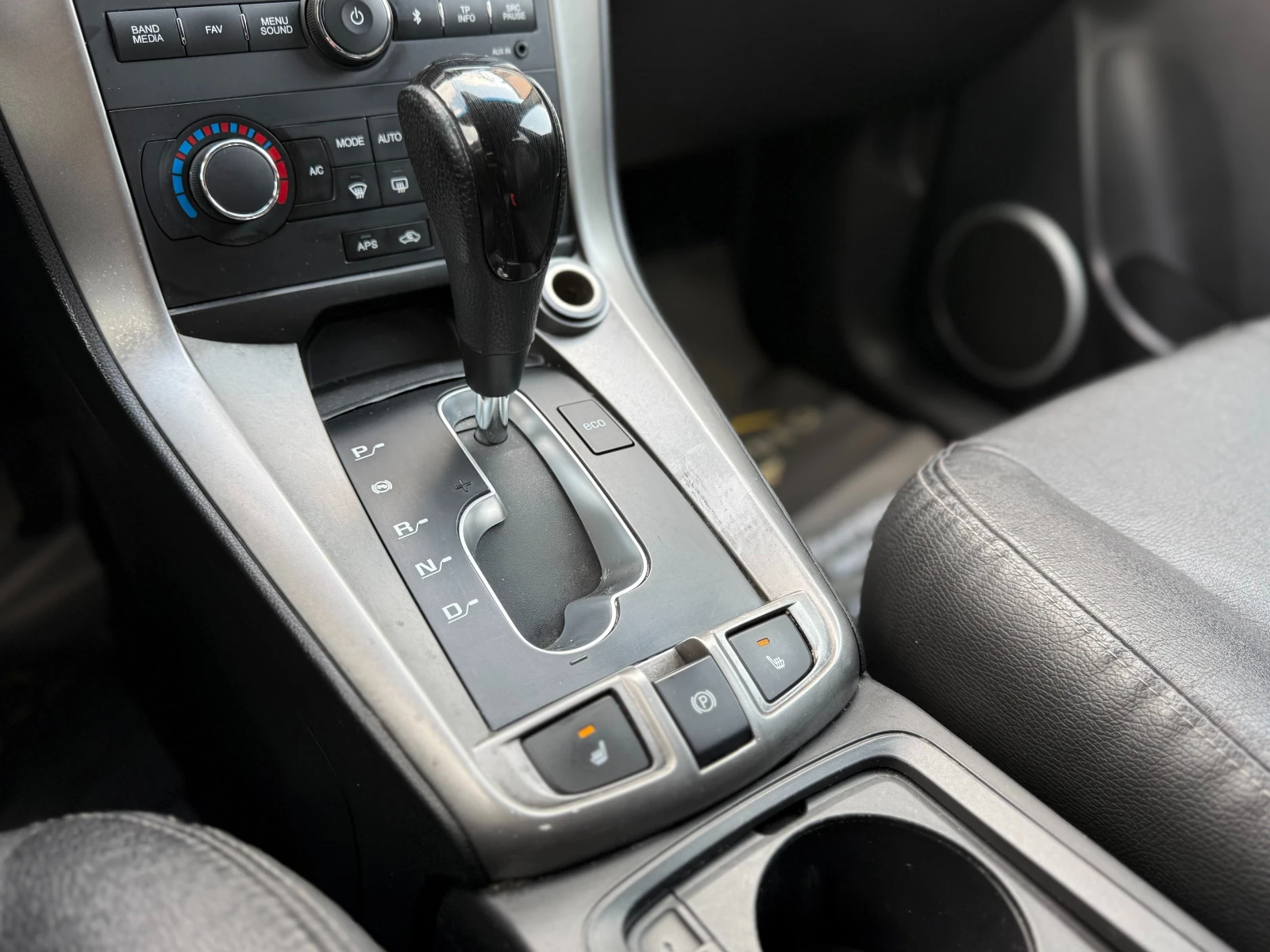 Chevrolet Captiva 6 МЕСЕЦА ГАРАНЦИЯ/2.2D 184к.с. 7 Местен , снимка 10 - Автомобили и джипове - 53894604