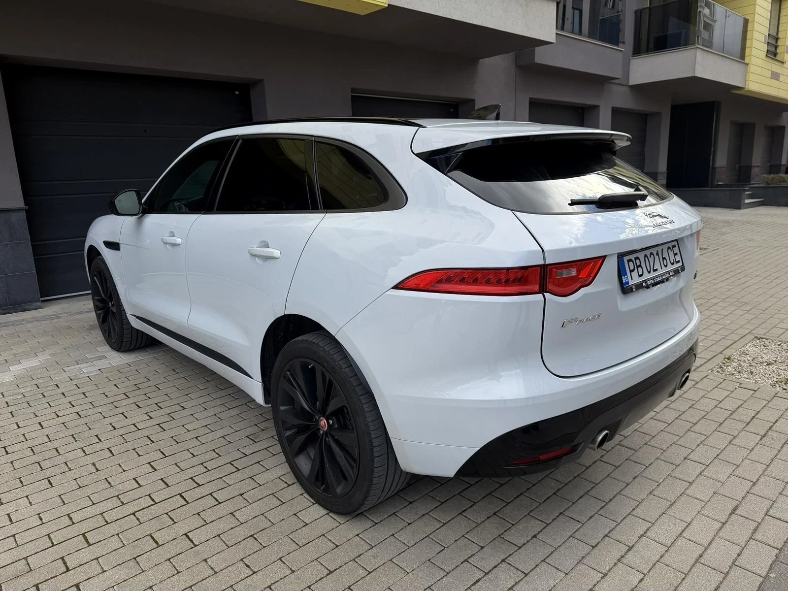 Jaguar F-PACE 300 sport/ лизинг/ всички екстри/ , снимка 2 - Автомобили и джипове - 54386313
