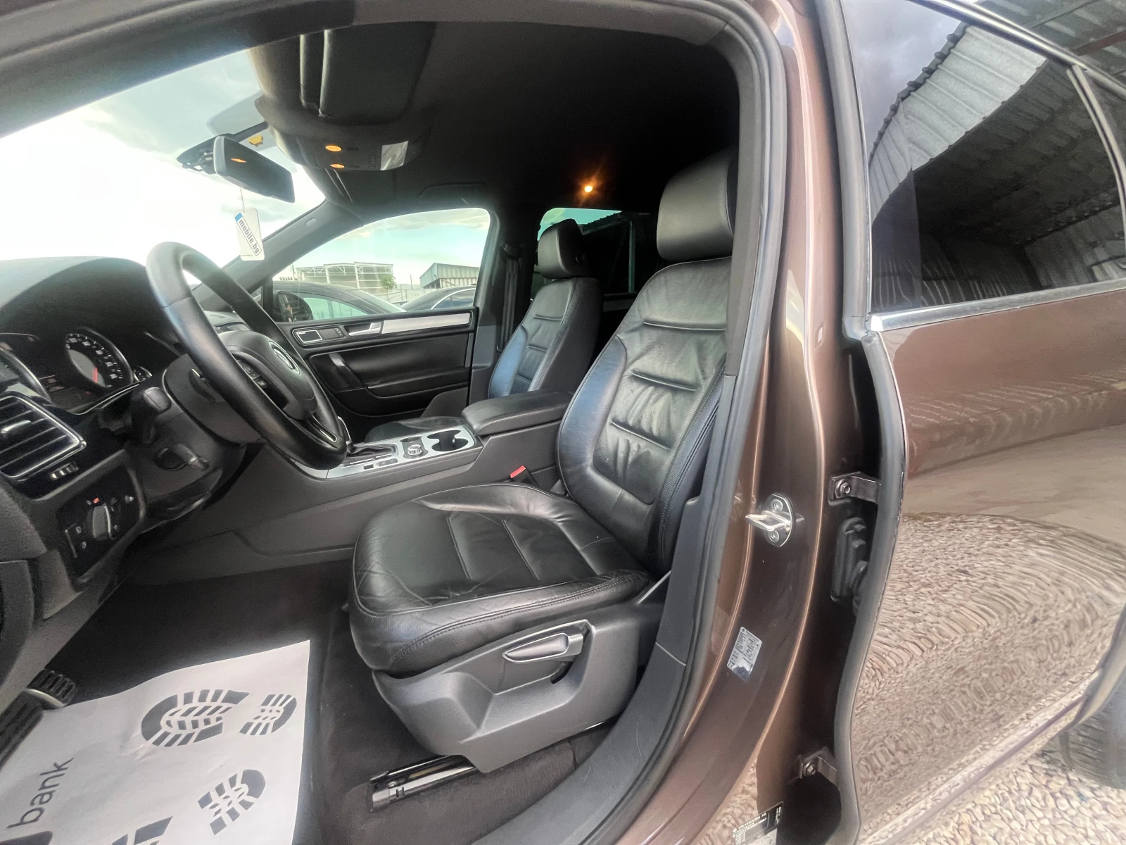 VW Touareg 3.0TDI, 245 kc.АВТОМАТИК, ЛИЗИНГ, снимка 12 - Автомобили и джипове - 54574539