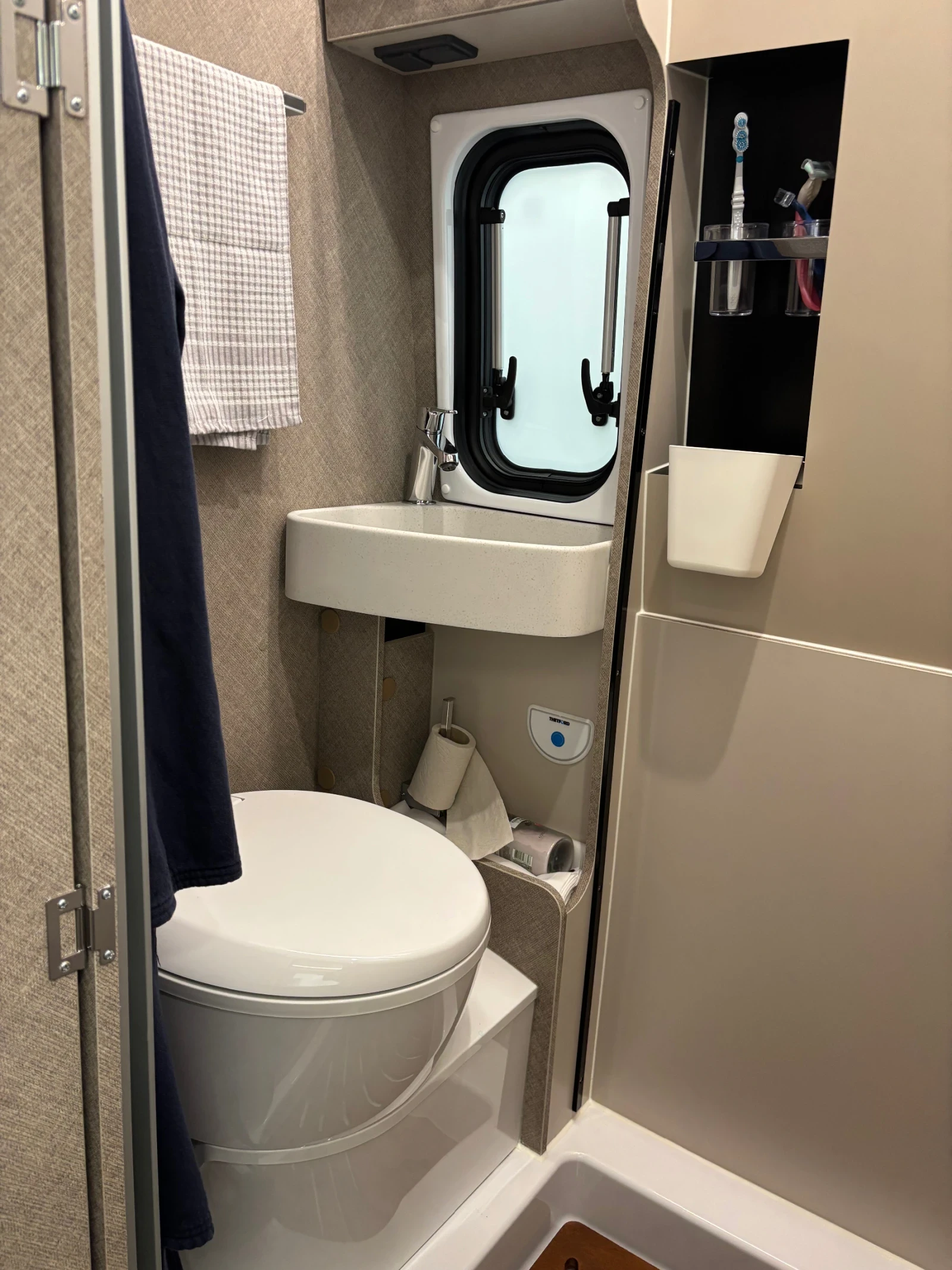 Кемпер Karmann Davis 630 Lifestyle - изображение 9