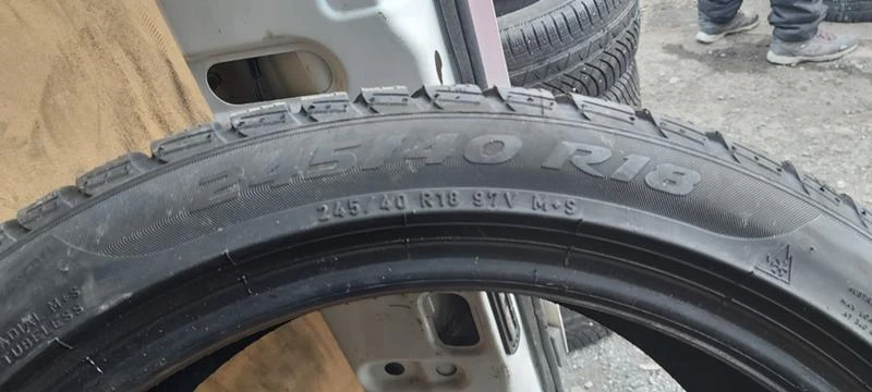 Гуми Зимни 245/40R18, снимка 6 - Гуми и джанти - 31257666