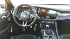 Alfa Romeo Giulia Quadrifoglio 2.9 V6 Twin-turbo Manual 510 к.с., снимка 12