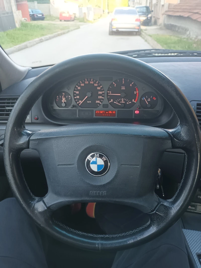 BMW 320, снимка 8 - Автомобили и джипове - 47190564