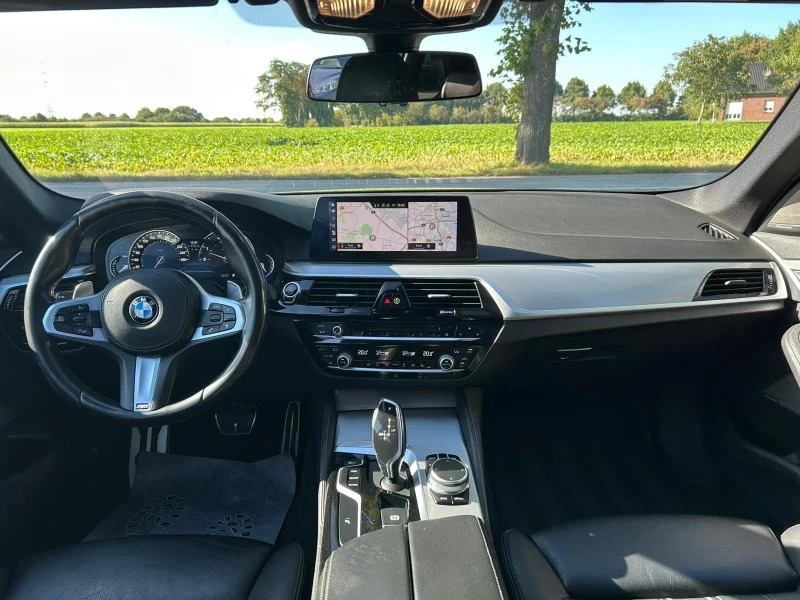 BMW 540 d/M-PACK/PANO/4x4/320HP/CAM/CARPLAY/D102, снимка 10 - Автомобили и джипове - 51882356