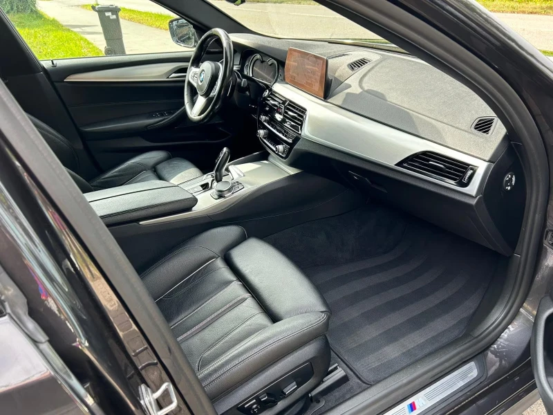 BMW 540 d/M-PACK/PANO/4x4/320HP/CAM/CARPLAY/D102, снимка 11 - Автомобили и джипове - 51882356
