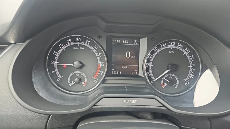 Skoda Octavia 1.6, снимка 8 - Автомобили и джипове - 52559270