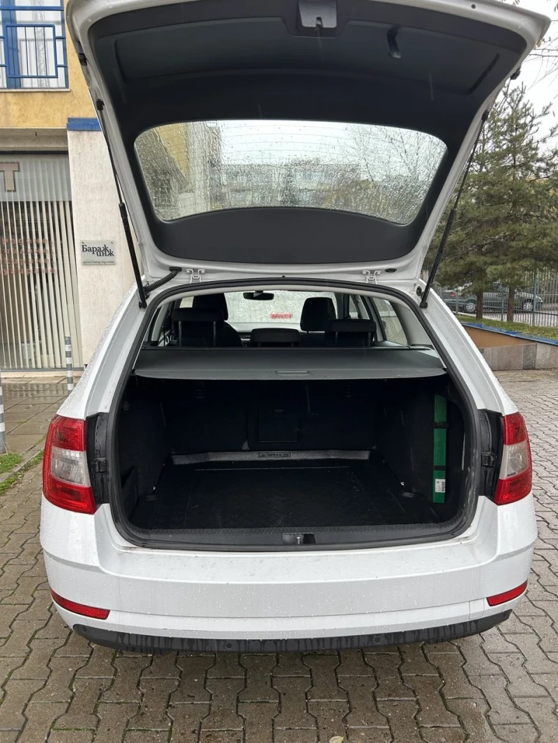 Skoda Octavia 1.6, снимка 11 - Автомобили и джипове - 52559270