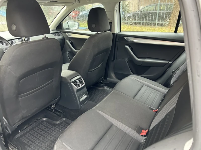 Skoda Octavia 1.6, снимка 9 - Автомобили и джипове - 52559270