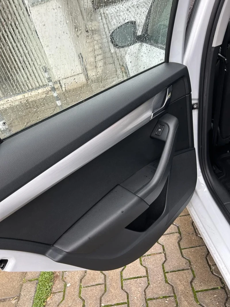 Skoda Octavia 1.6, снимка 10 - Автомобили и джипове - 52559270