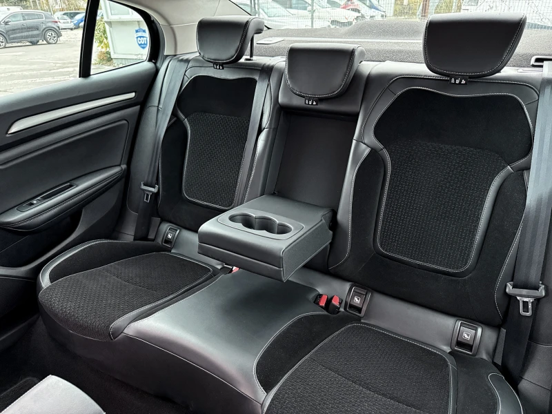 Renault Megane 1.3 TCe 140hp INTENS, снимка 10 - Автомобили и джипове - 52332279