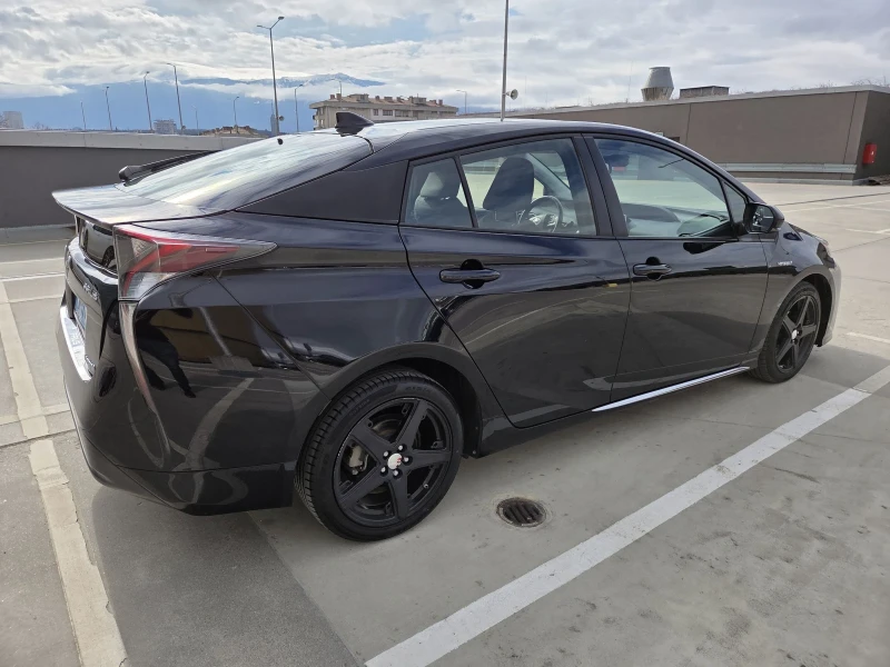 Toyota Prius 1.8 hybrid GR LINE, снимка 15 - Автомобили и джипове - 53425493