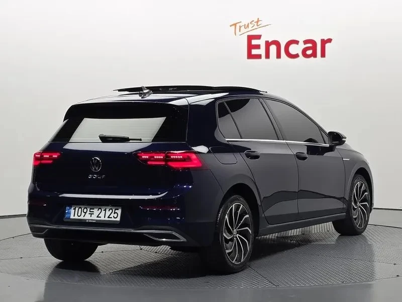 VW Golf 8 | АВТОФИНАНСИРАНЕ | ФИКСИРАНА ЦЕНА ДО БЪЛГАРИЯ, снимка 4 - Автомобили и джипове - 55153202