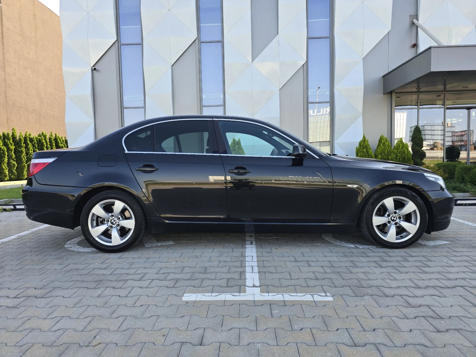 BMW 530 D SAT.Keyless.Softclose.Head up.Edition - изображение 3