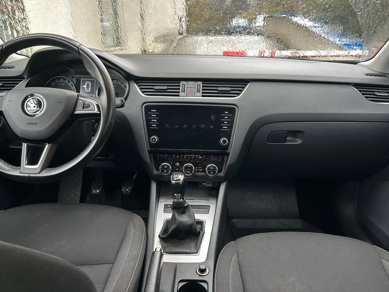 Skoda Octavia 1.6 - изображение 7