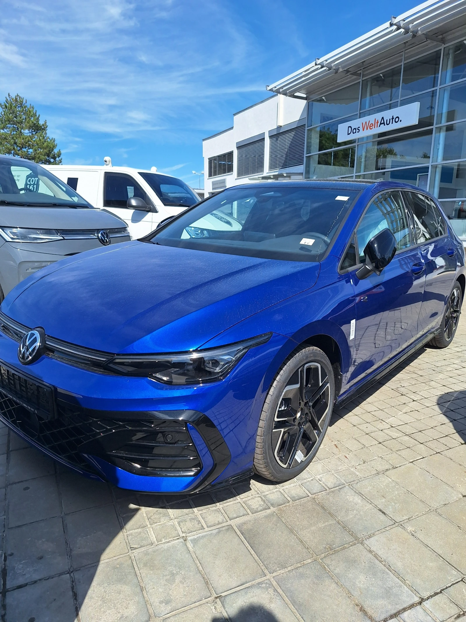 VW Golf 8.5 R-Line Plus* Sport TDI/ Black optic/NEW Гаран , снимка 2 - Автомобили и джипове - 54353131