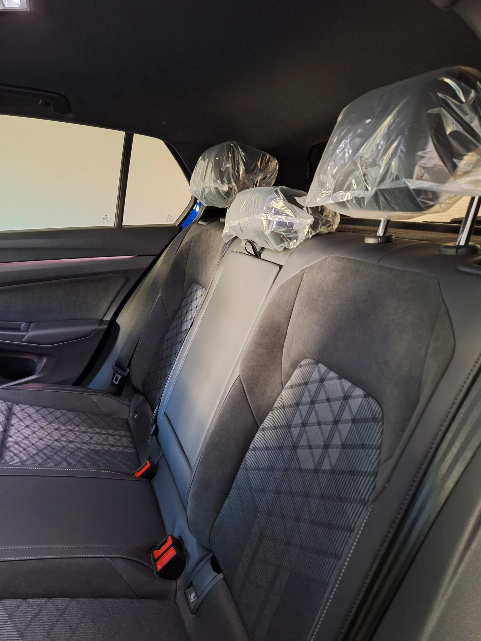 VW Golf 8.5 R-Line Plus* Sport TDI/ Black optic/NEW Гаран , снимка 9 - Автомобили и джипове - 54353131