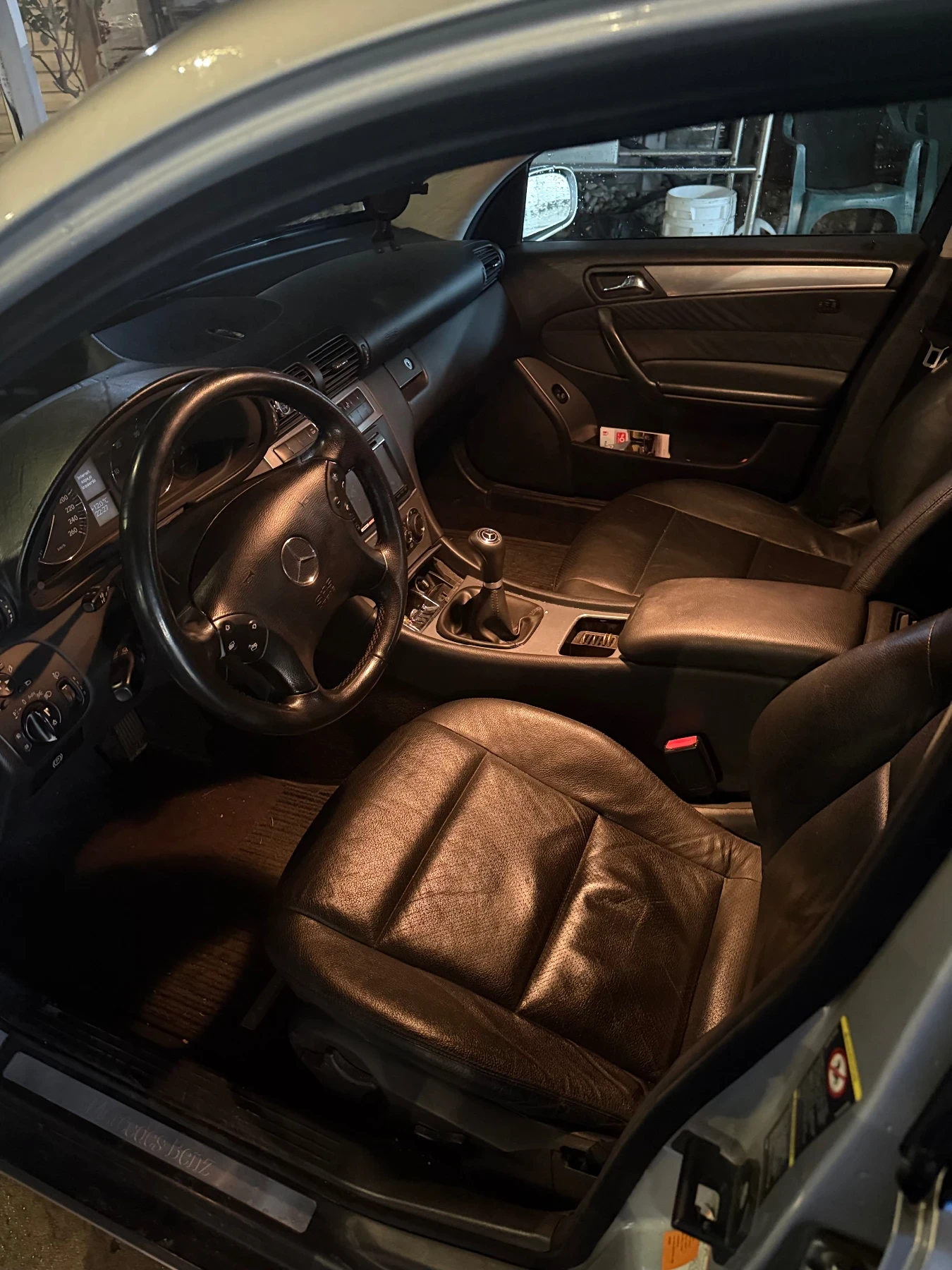 Mercedes-Benz C 200, снимка 6 - Автомобили и джипове - 54433469