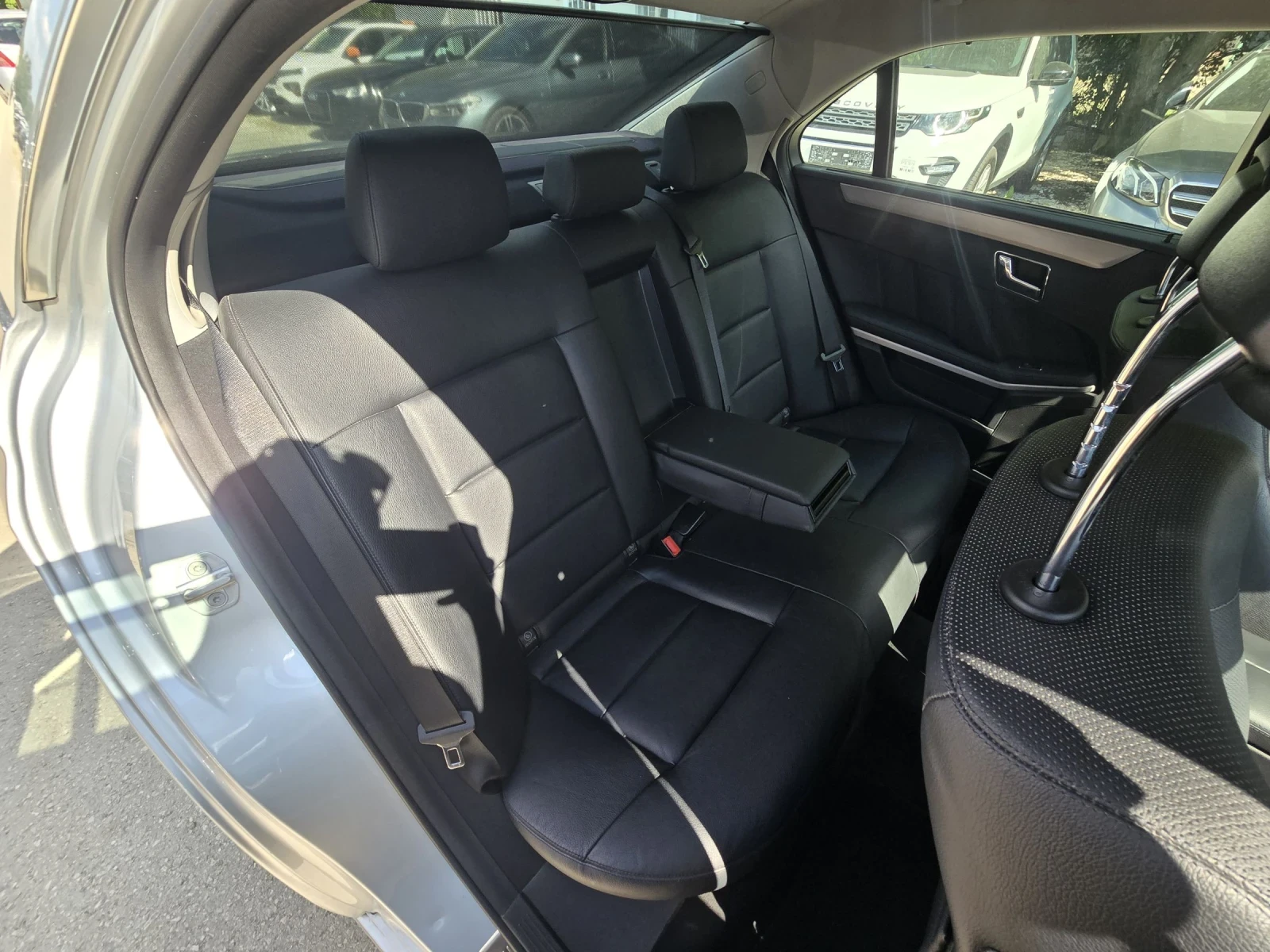 Mercedes-Benz E 350 CGI 292к.с AVANTGARDE FULL, снимка 14 - Автомобили и джипове - 54977379