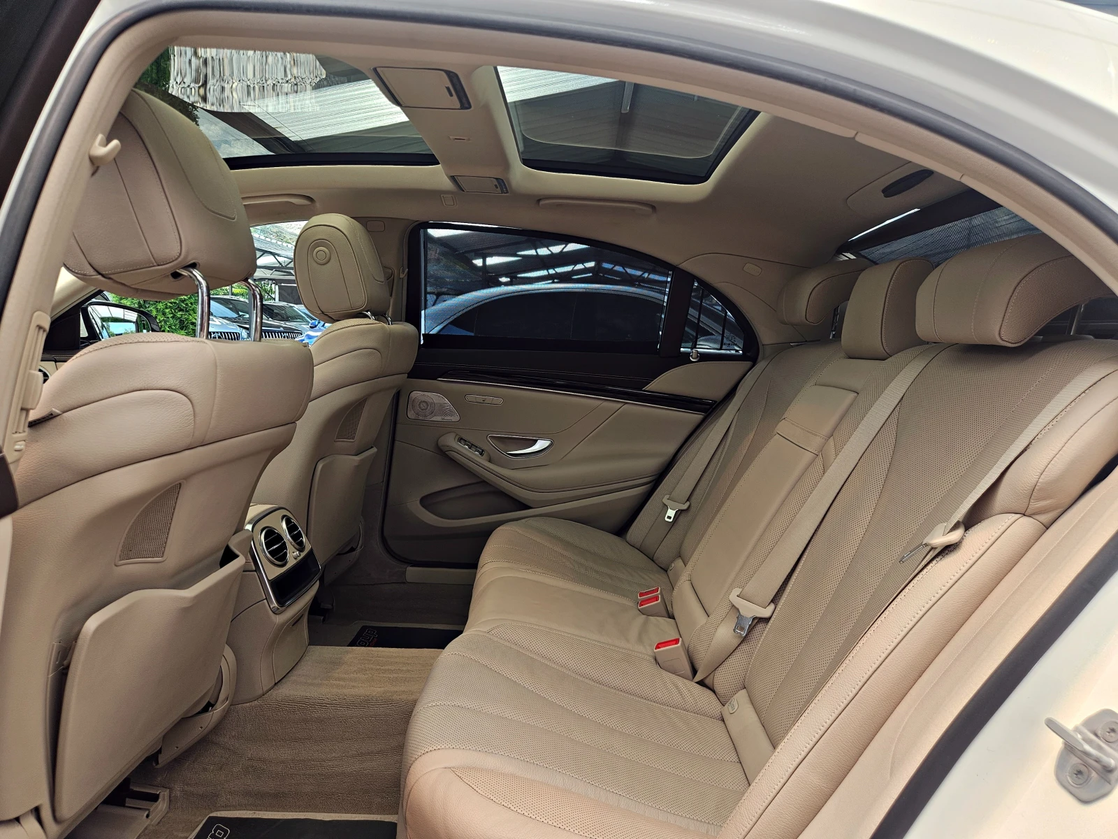 Mercedes-Benz S 350 L/AMG/4MAT/CAMERA/DISTR/HUD/PANO/ОБДУХ/АMBIENT/LIZ, снимка 16 - Автомобили и джипове - 55102426