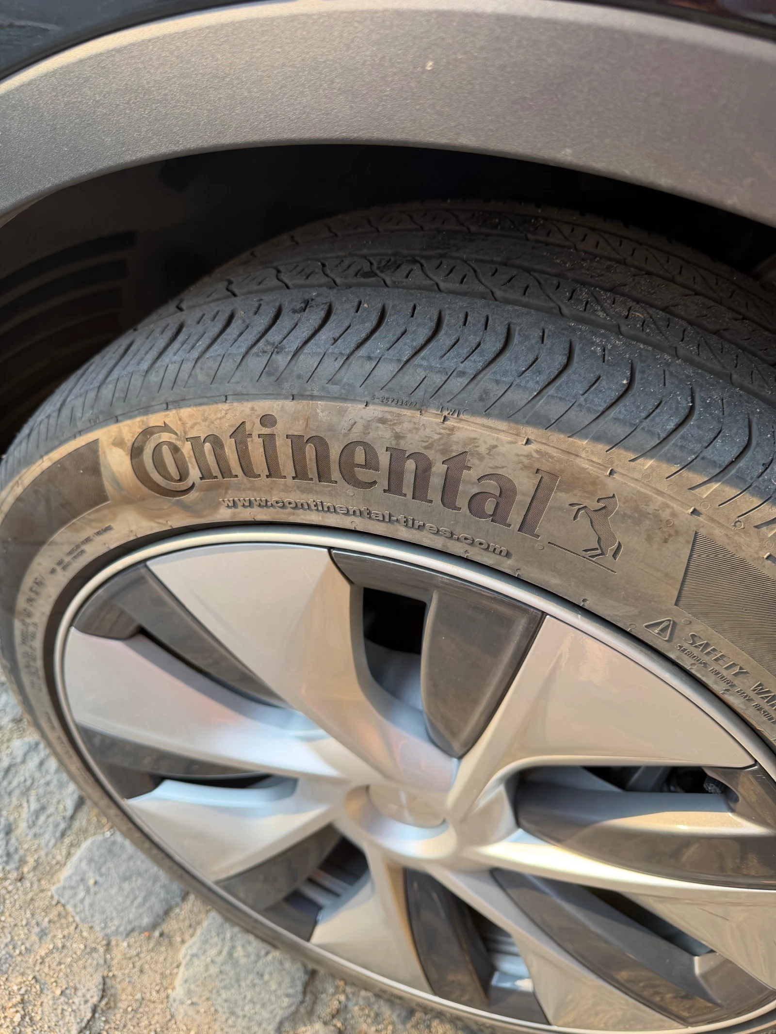 Tesla Model Y Dual motors 4x4, снимка 14 - Автомобили и джипове - 56343799
