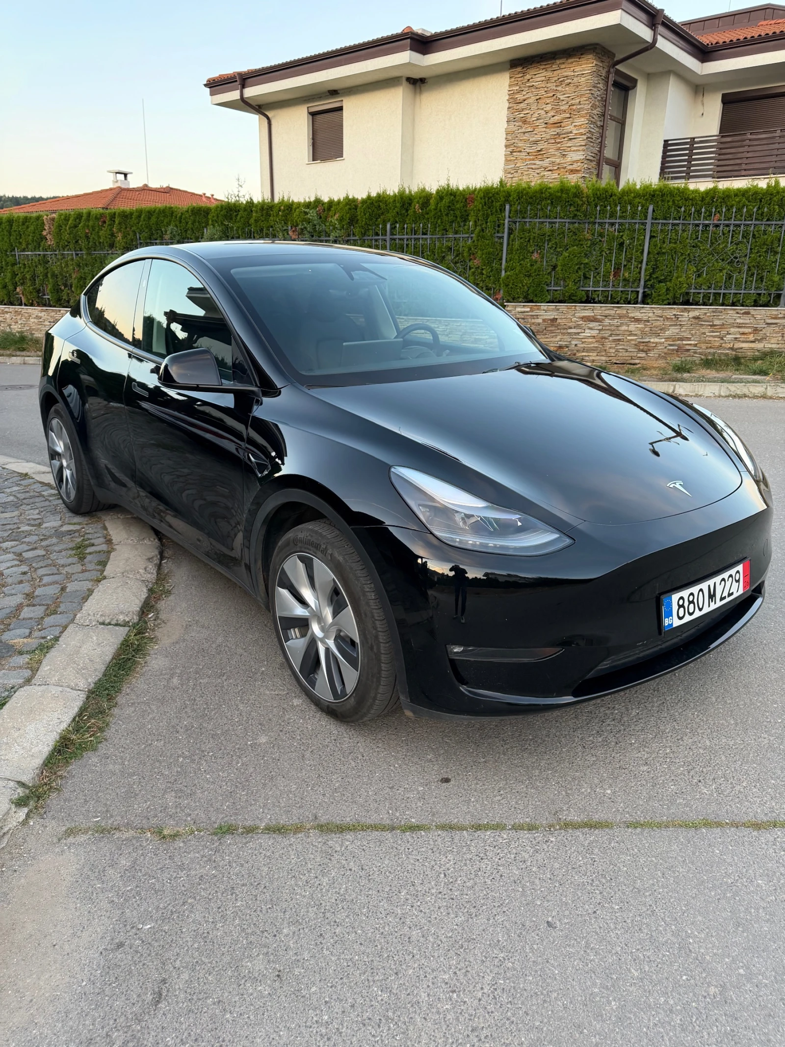 Tesla Model Y Dual motors 4x4, снимка 3 - Автомобили и джипове - 56343799